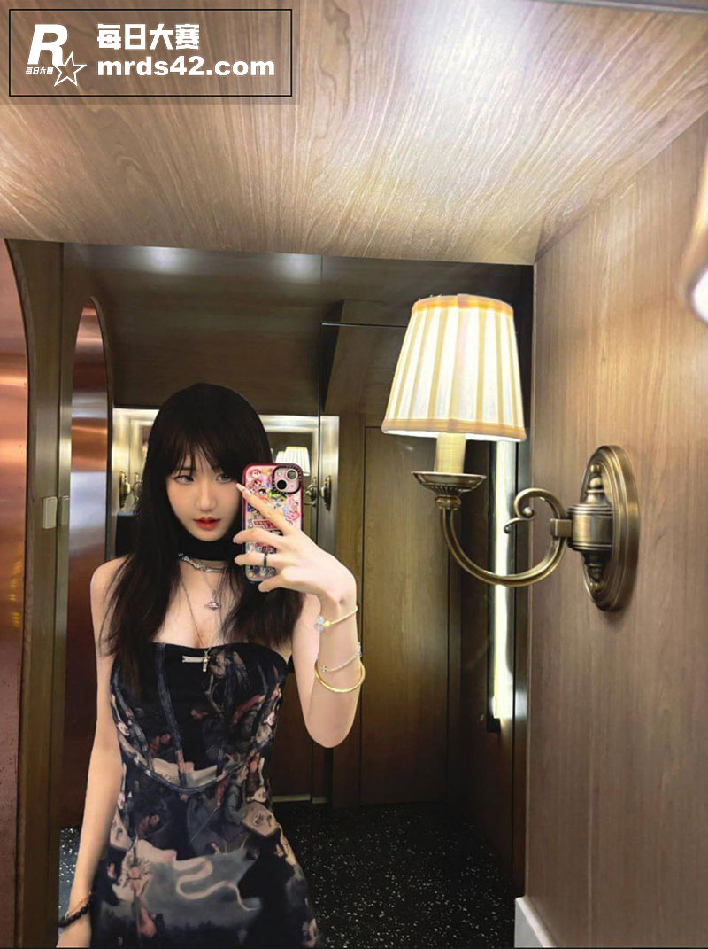 精神小妹醉酒被带回酒相关图片1