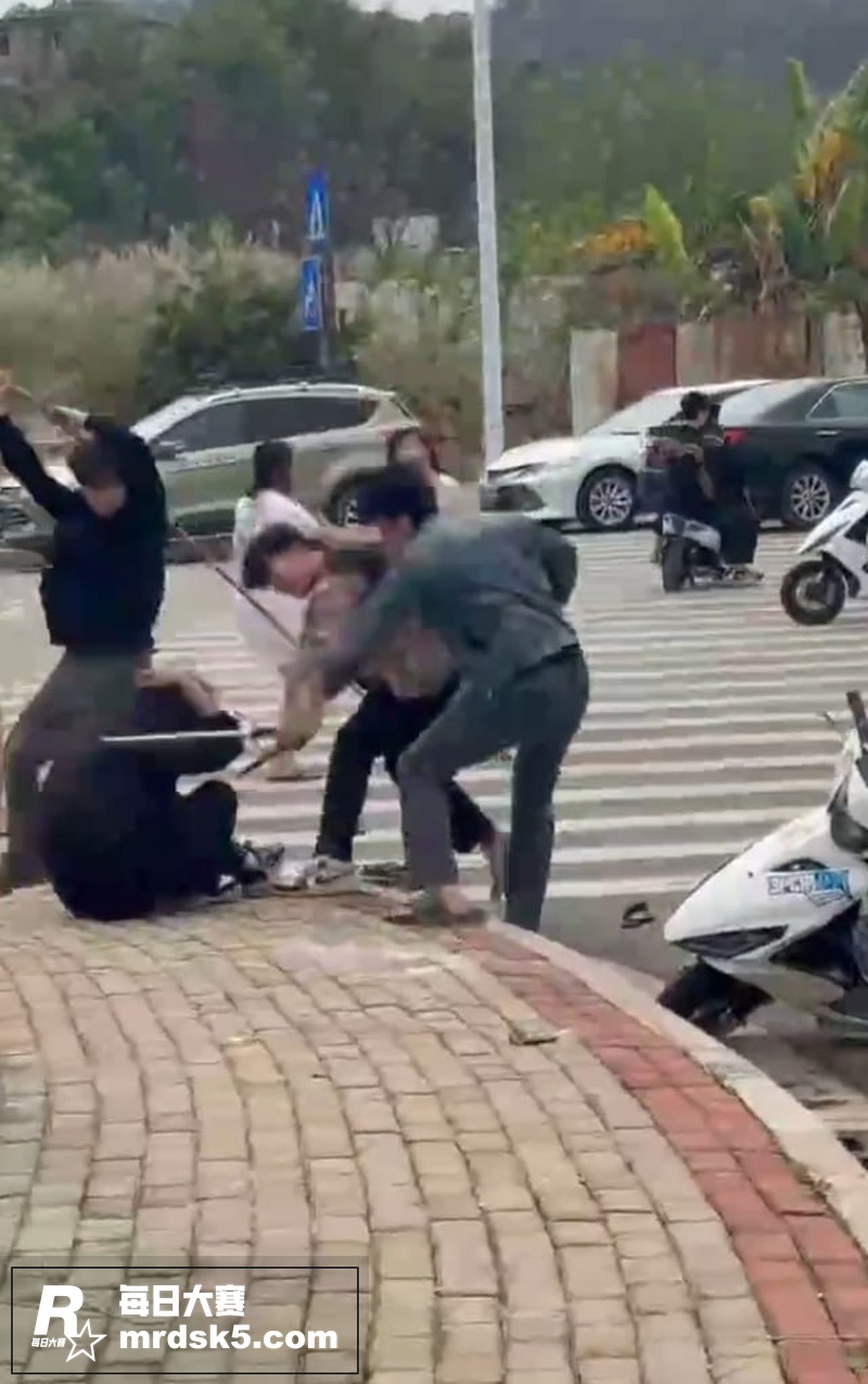 鬼火少年街头群殴 狂相关图片2