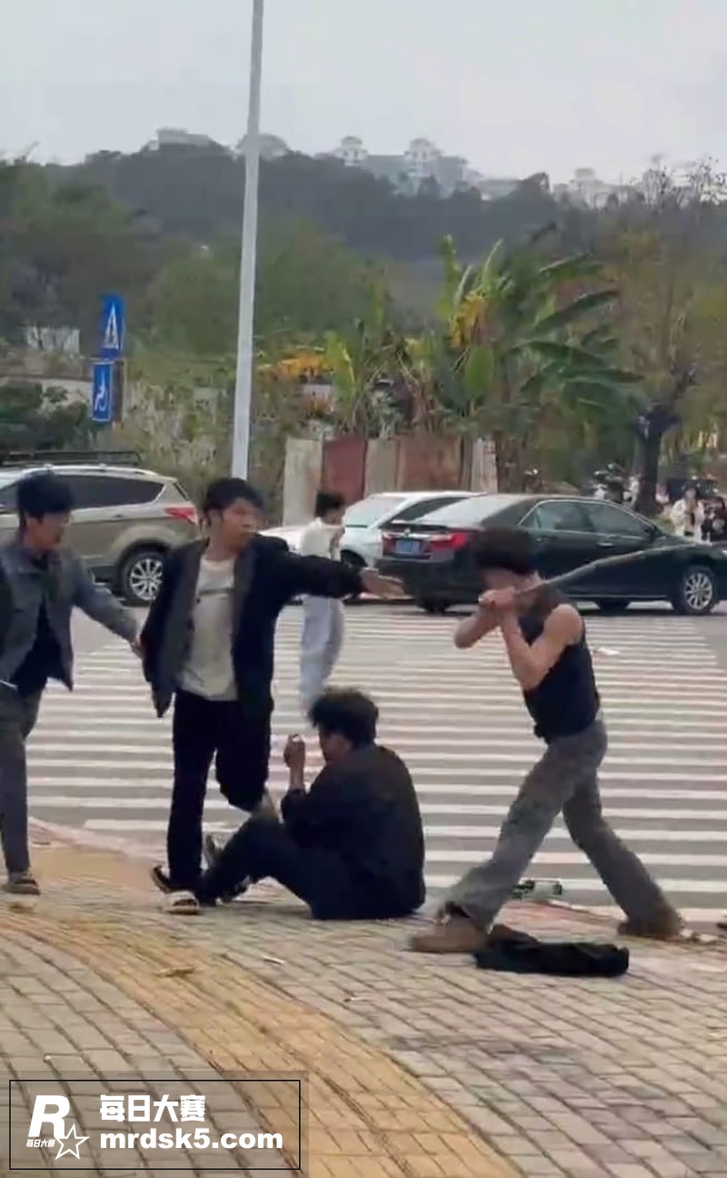 鬼火少年街头群殴 狂相关图片3