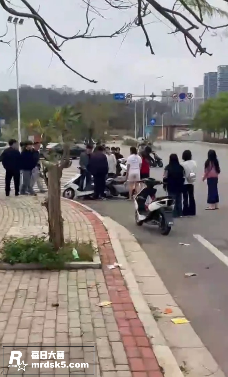 鬼火少年街头群殴 狂相关图片4