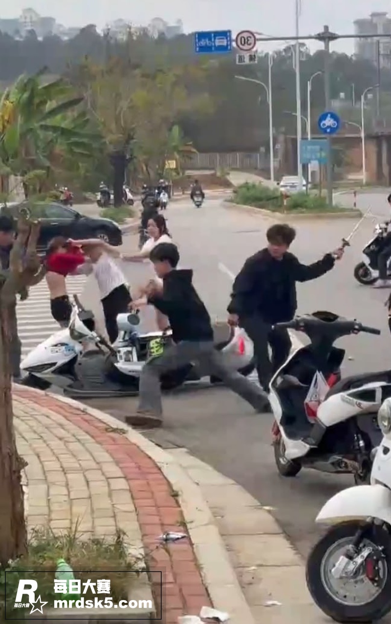 鬼火少年街头群殴 狂相关图片5
