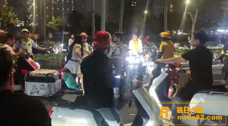 广西南宁 一女子舌战相关图片8