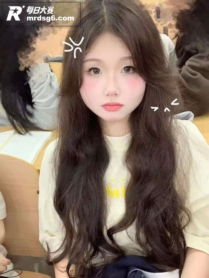 湖北民族大学 陈纭菲相关图片1