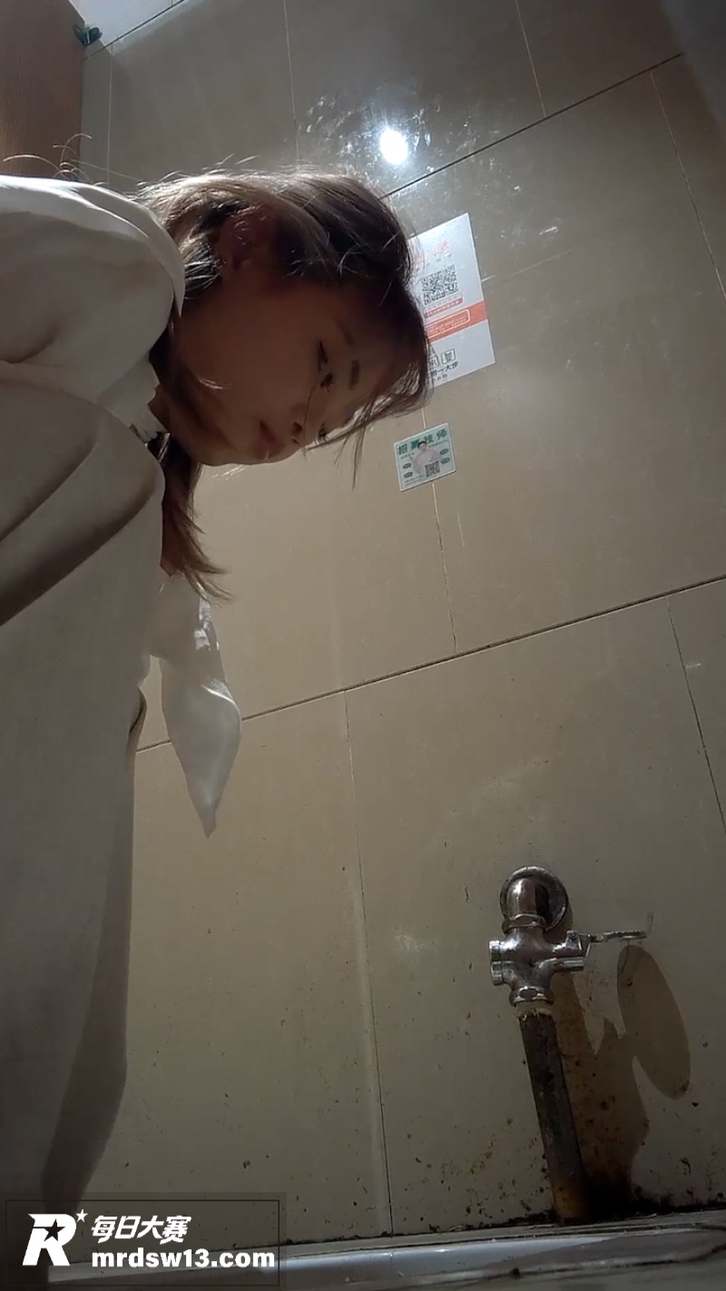 精品厕拍系列 酒吧女相关图片1