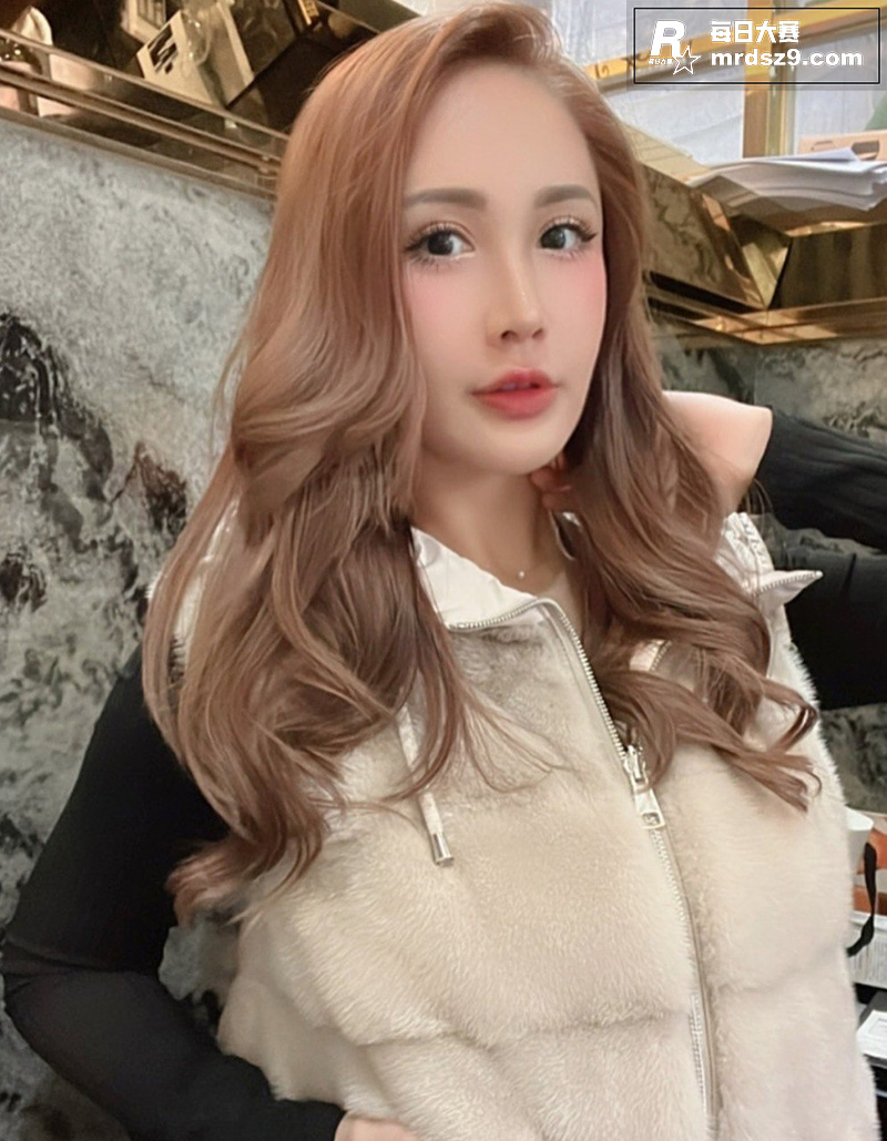 IG32万粉丝极品御相关图片10