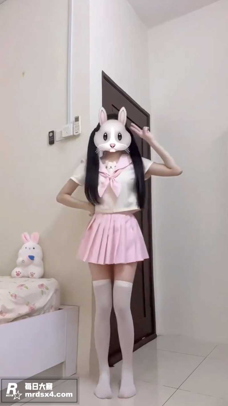 推特极品萝莉 兔兔 相关图片1