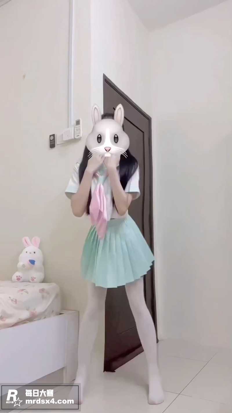 推特极品萝莉 兔兔 相关图片2