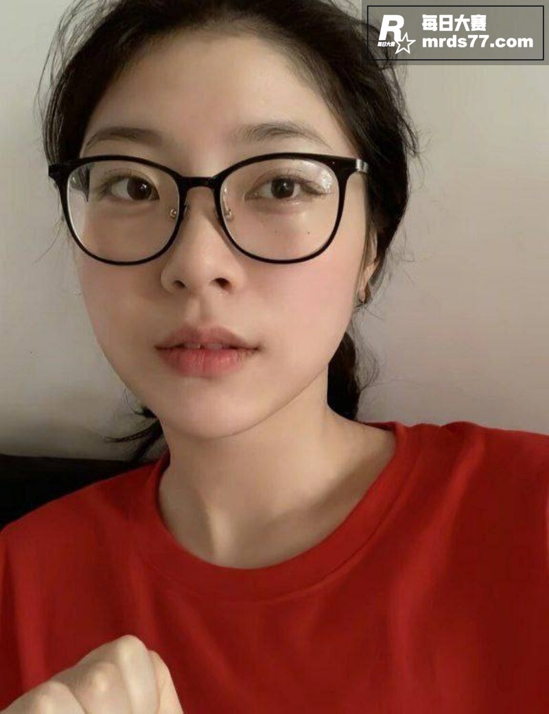 抖音反差眼镜娘 秦嘉相关图片3