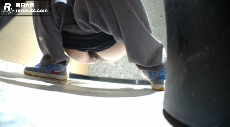 精品商场女厕偷拍 多相关图片3