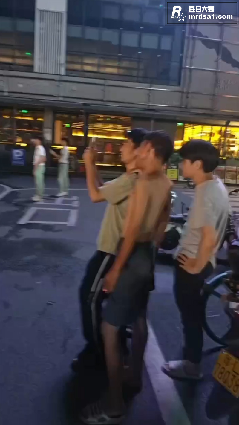 酒店做爱不拉窗帘 路相关图片1