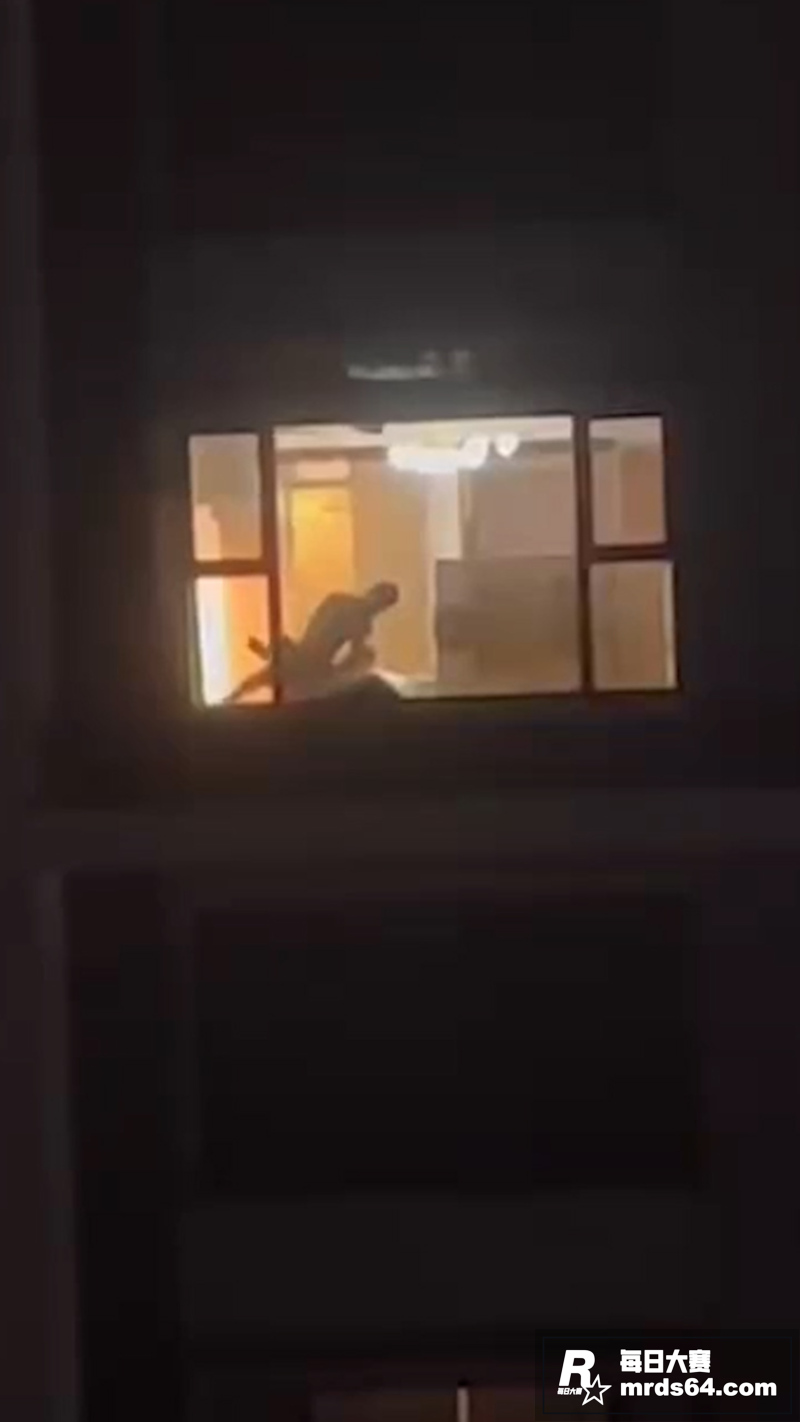 寂寞少女深夜偷拍邻居相关图片4