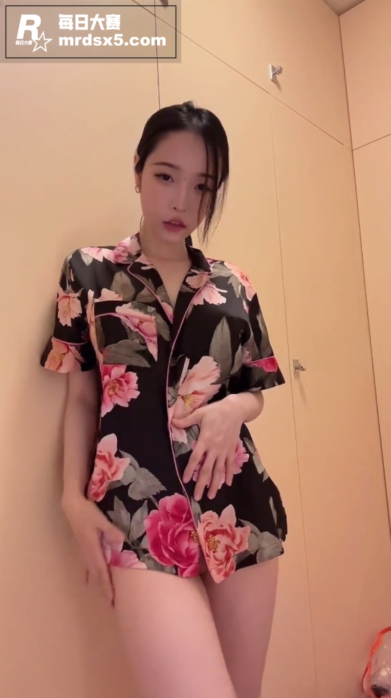 Fansly性感女明相关图片6