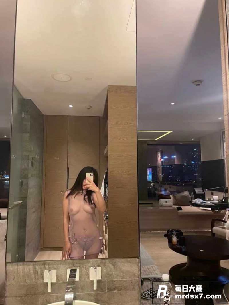 极品大胸反差婊少妇 相关图片7