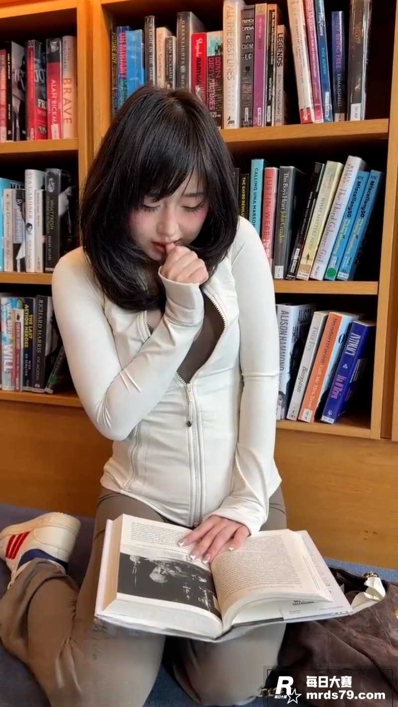 推特阿黑颜女神 噗噗相关图片1