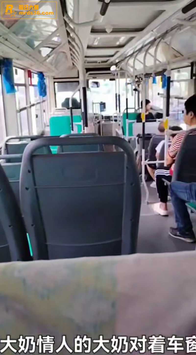 露出新赛道 公交车上相关图片1