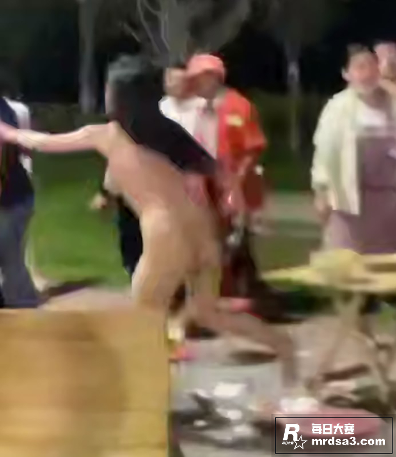 集美夜市喝醉酒脱光光相关图片6