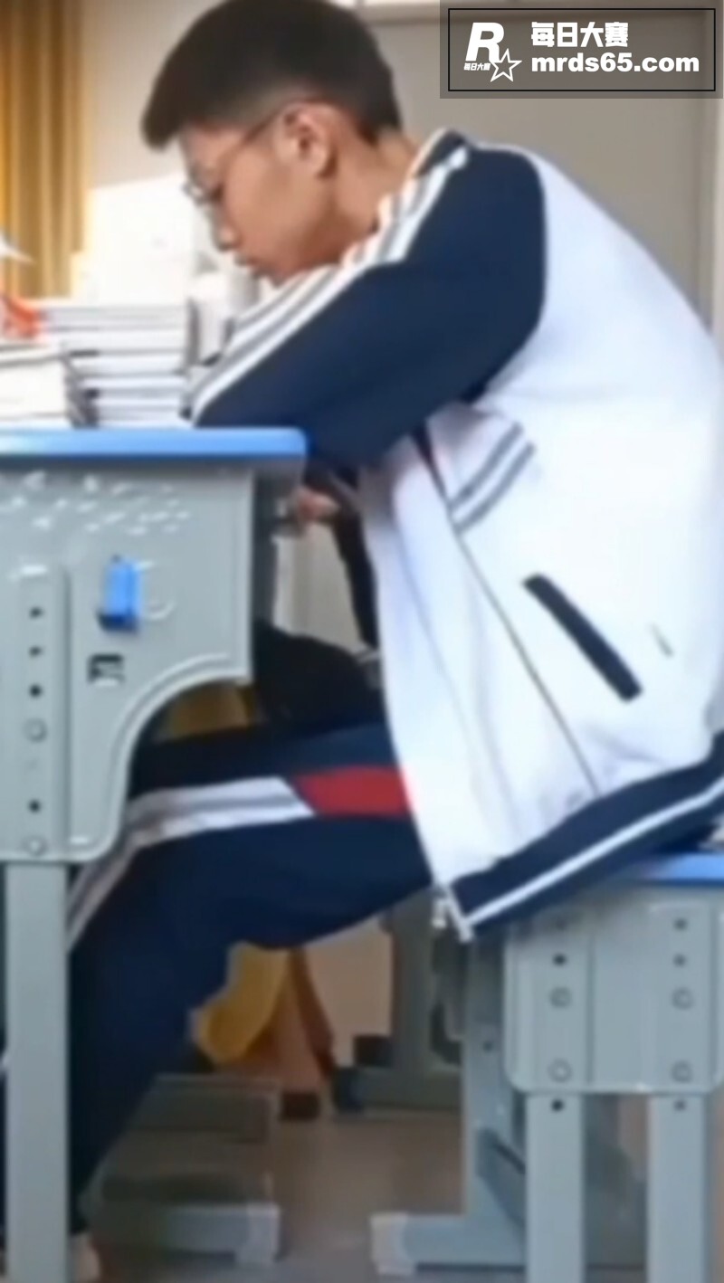 南昌一中 眼镜男上课相关图片6