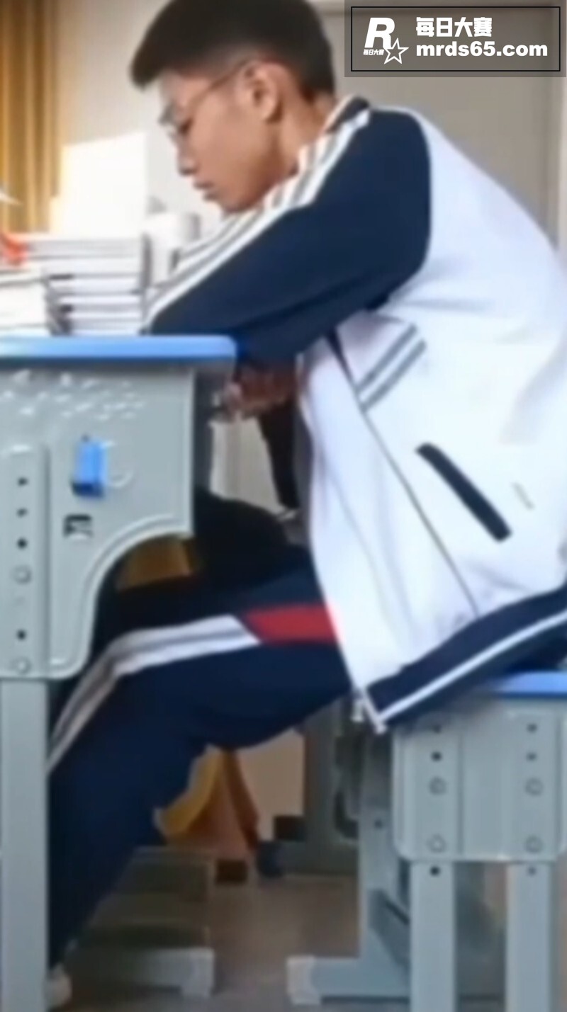 南昌一中 眼镜男上课相关图片7