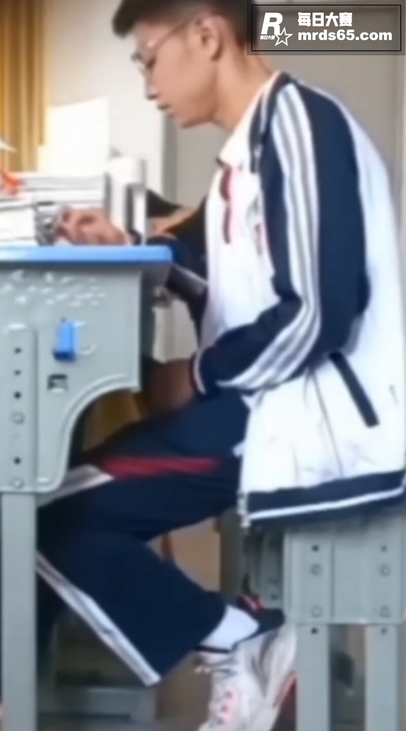 南昌一中 眼镜男上课相关图片8