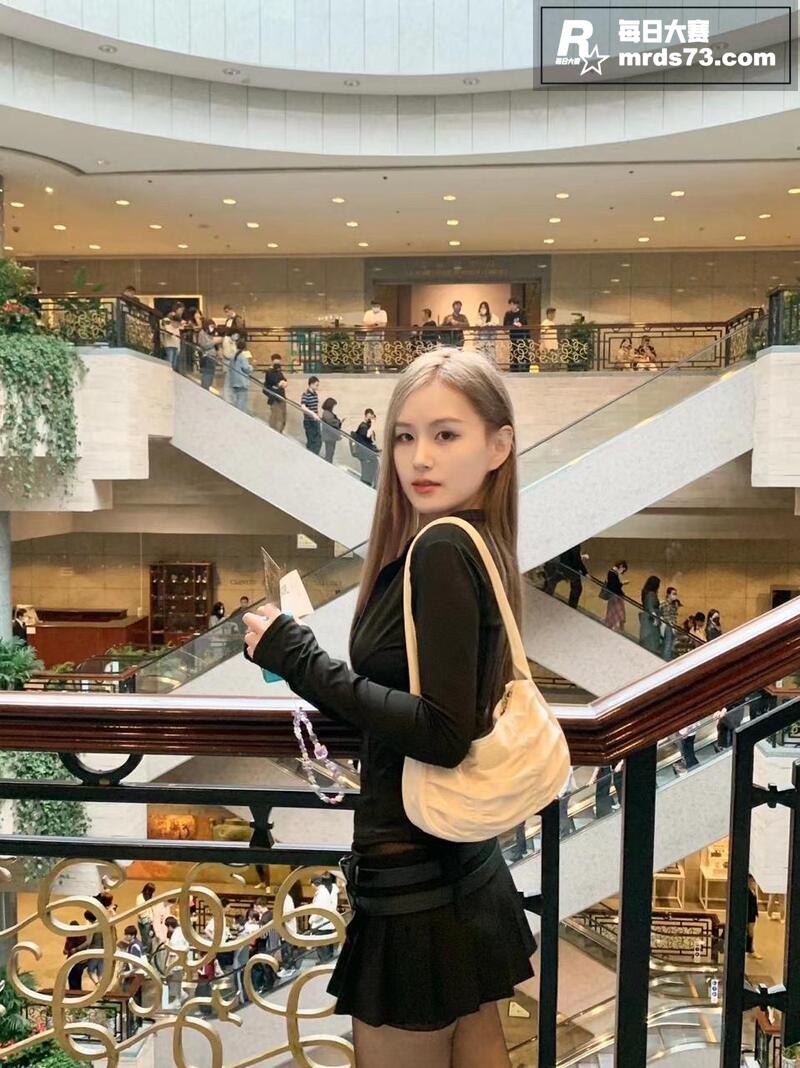 极品高颜值情侣性爱私相关图片5