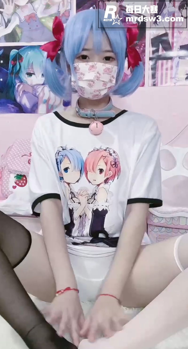 超萌黑白双丝美乳萝莉相关图片2