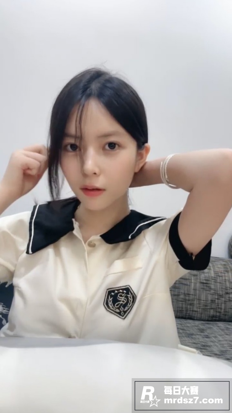 超高颜值嫩妹 混社会相关图片3
