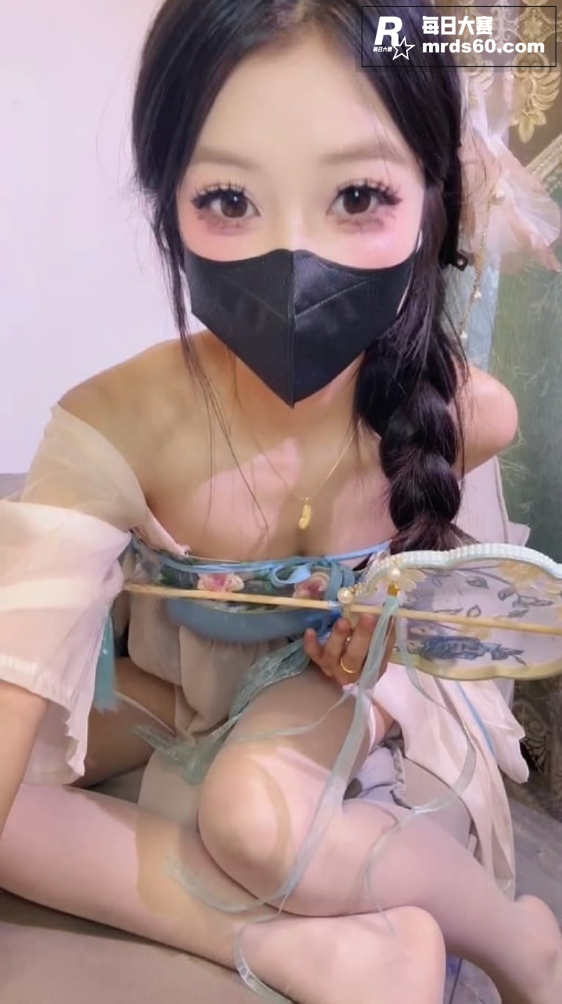 推特长腿美足福利姬 相关图片2