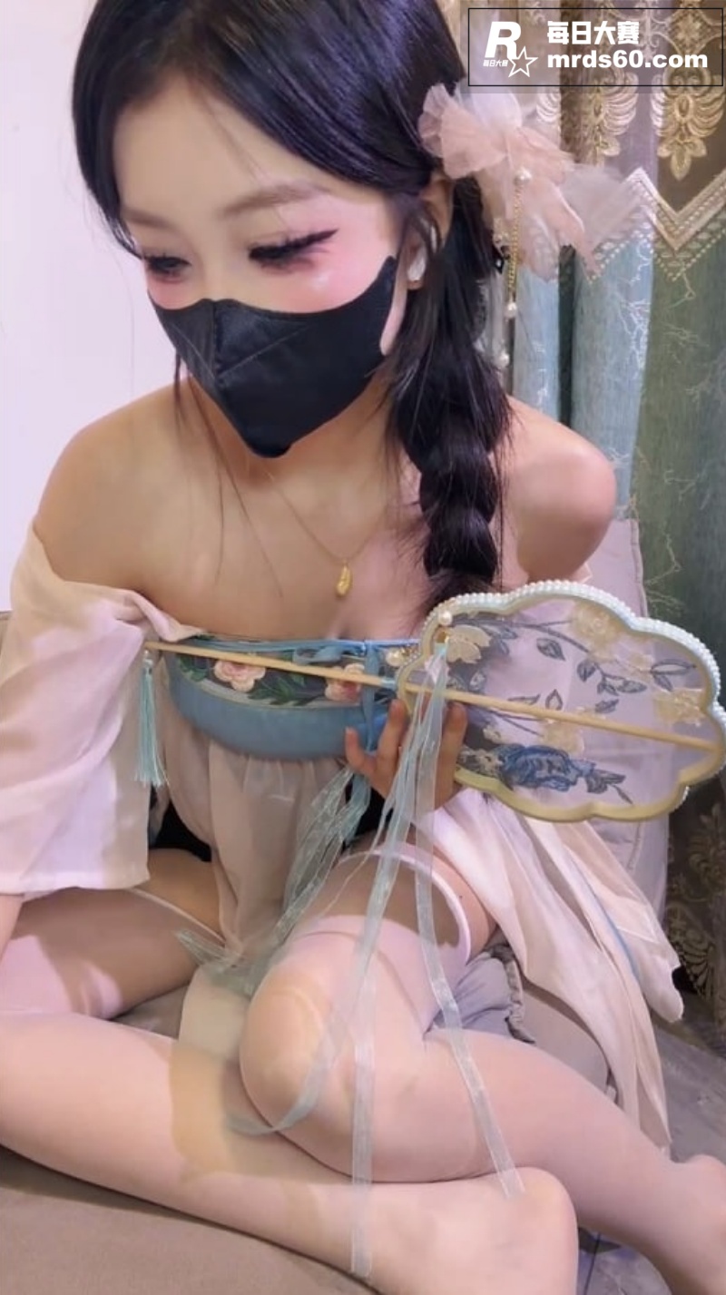 推特长腿美足福利姬 相关图片3