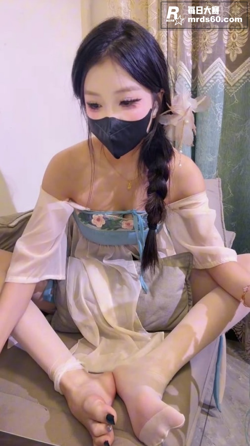 推特长腿美足福利姬 相关图片8