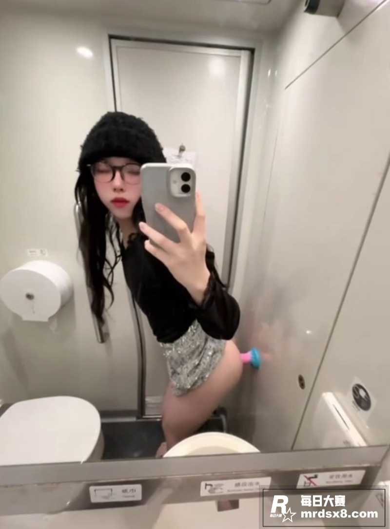 高颜值微胖伪娘高铁卫相关图片4