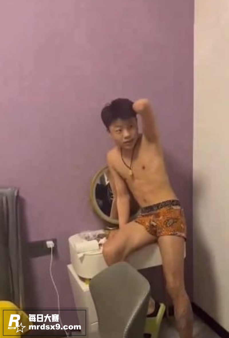 精神小伙抓奸视频曝光相关图片2