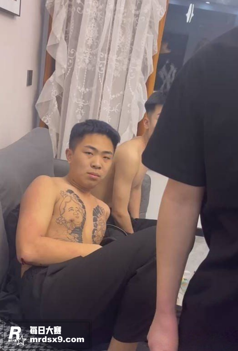 精神小伙抓奸视频曝光相关图片5
