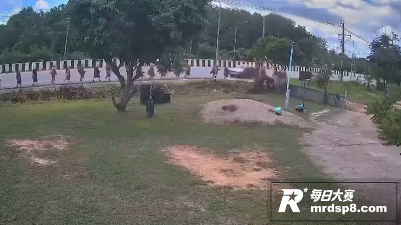 泰国11岁男孩偷开父相关图片9