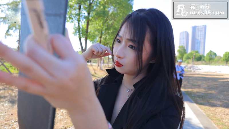 户外露出女神 黄甫小相关图片1
