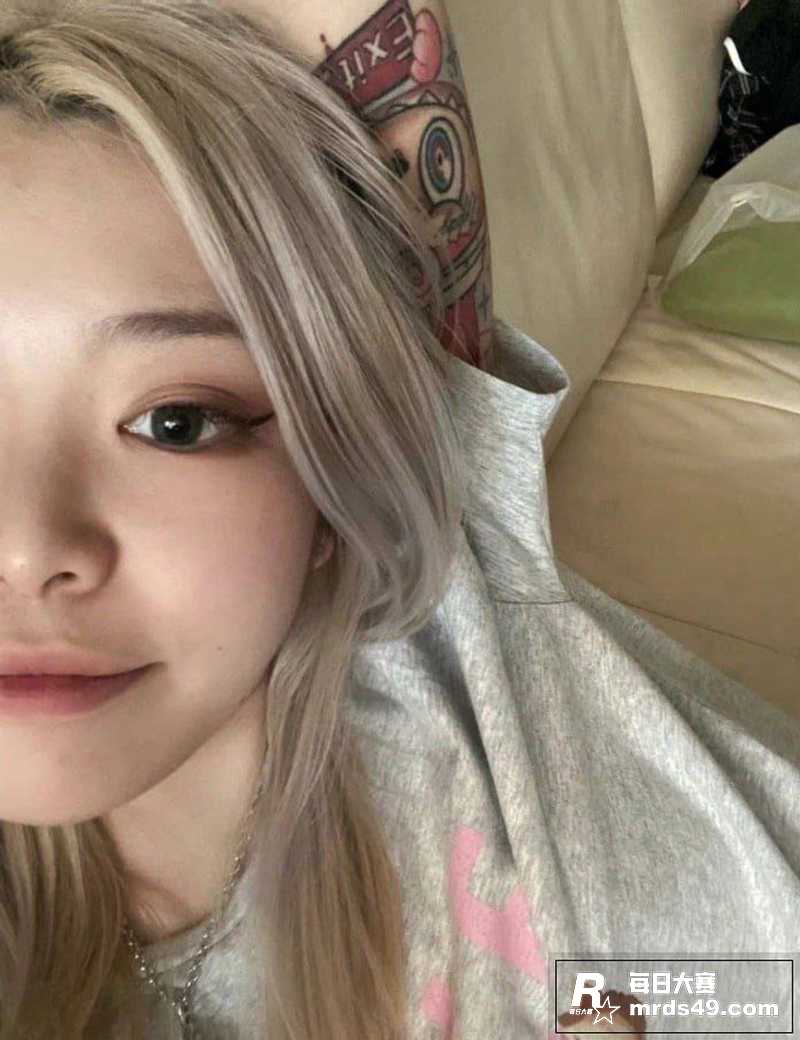 高颜值精神小妹 傍上相关图片1