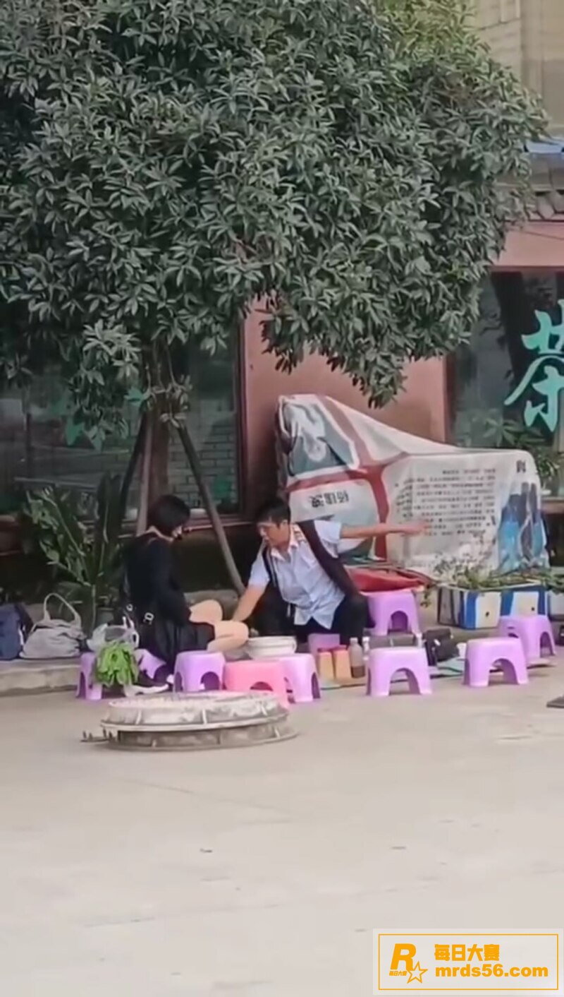 公园算命大师哄骗小仙相关图片2