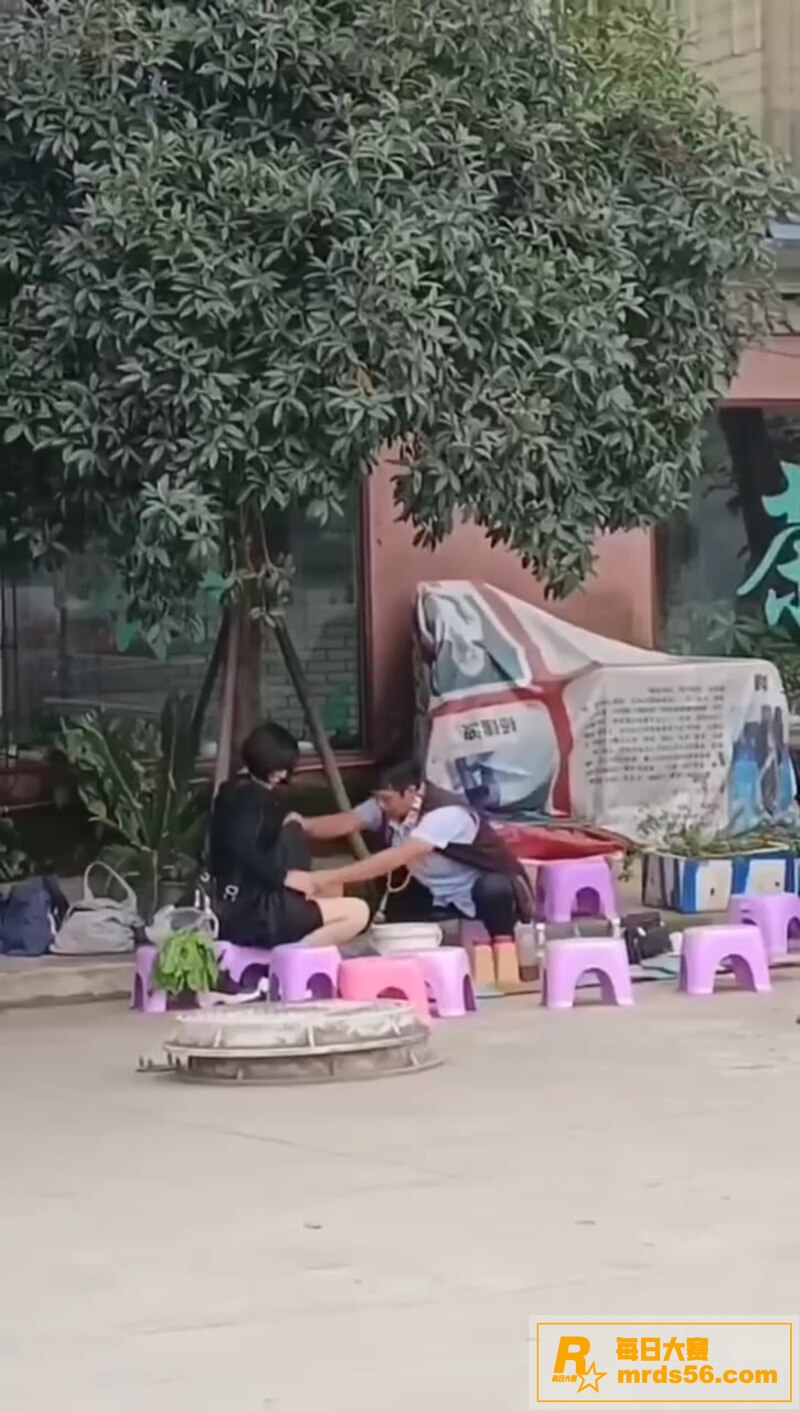 公园算命大师哄骗小仙相关图片3