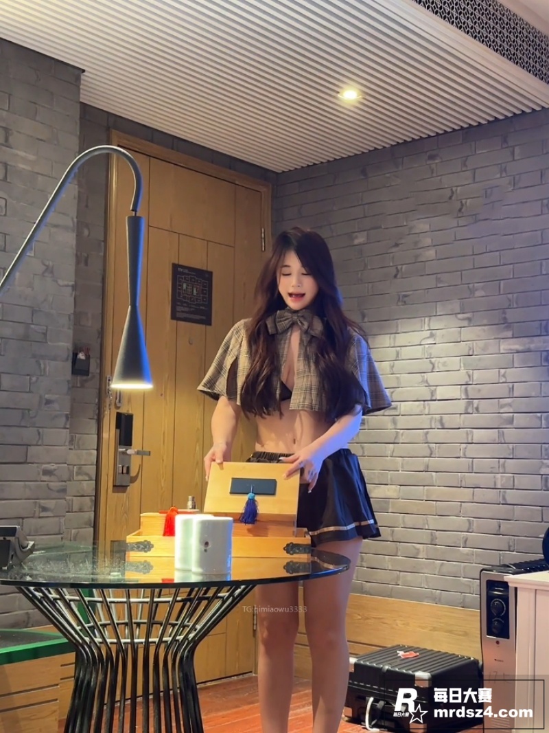秀人网极品嫩模 美七相关图片2