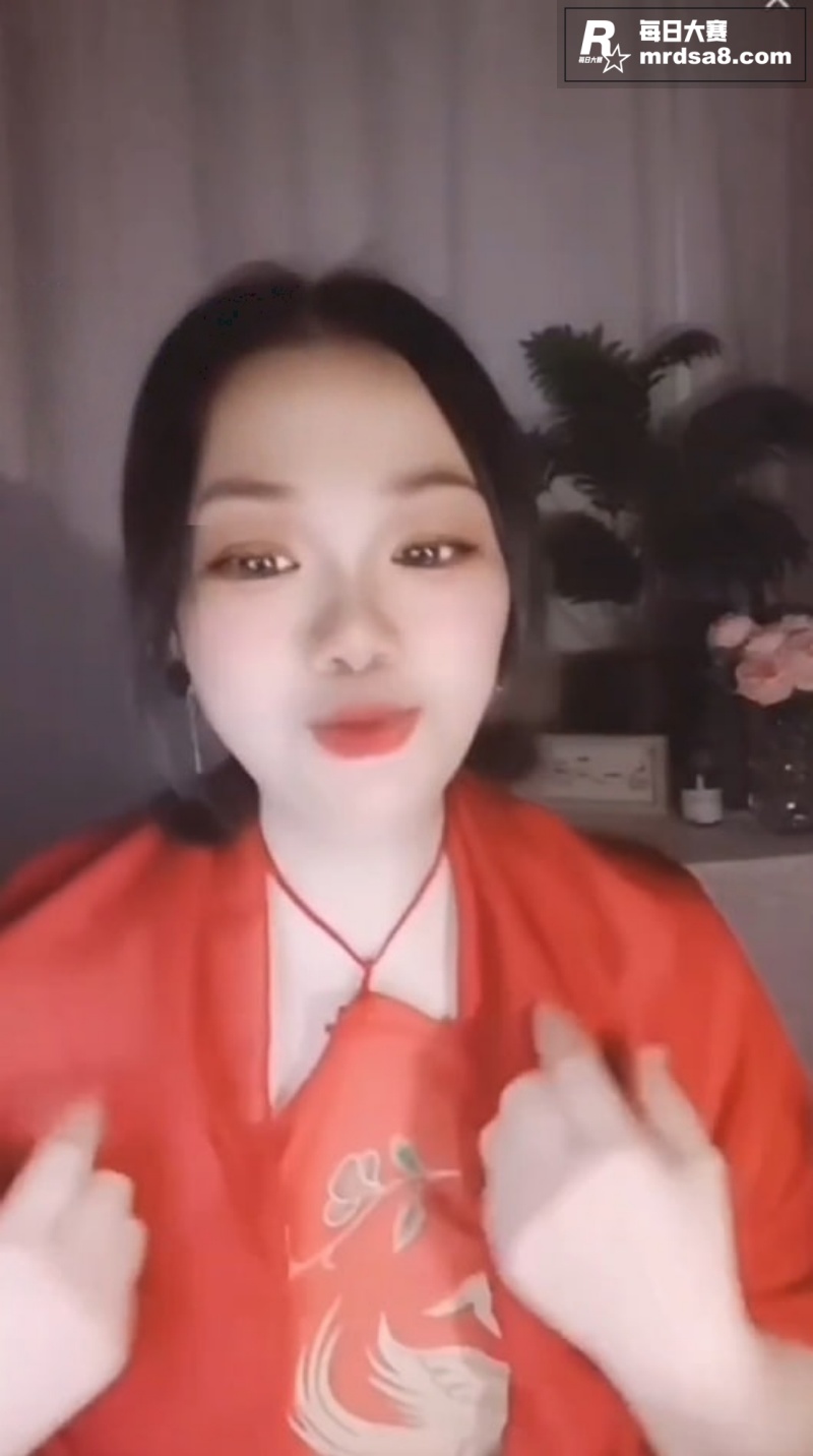 网络主播走光露点合集相关图片1