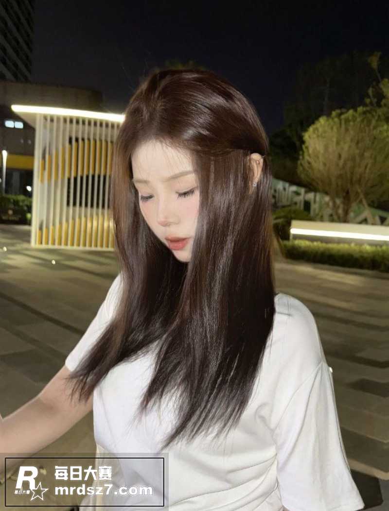 高颜值极品女神 和保相关图片1