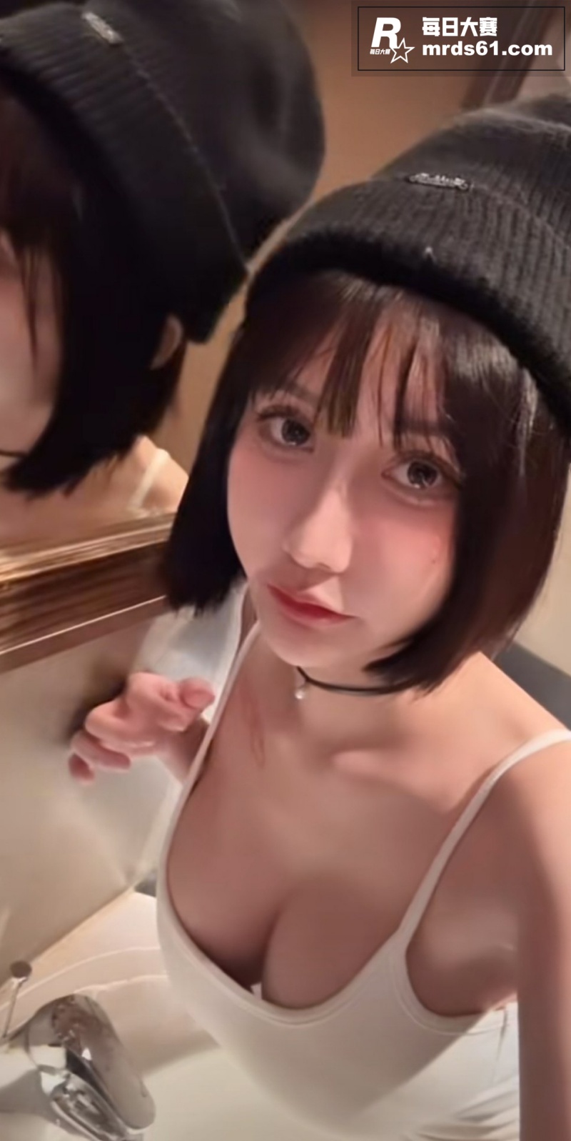 国际版抖音博主 杏妮相关图片2