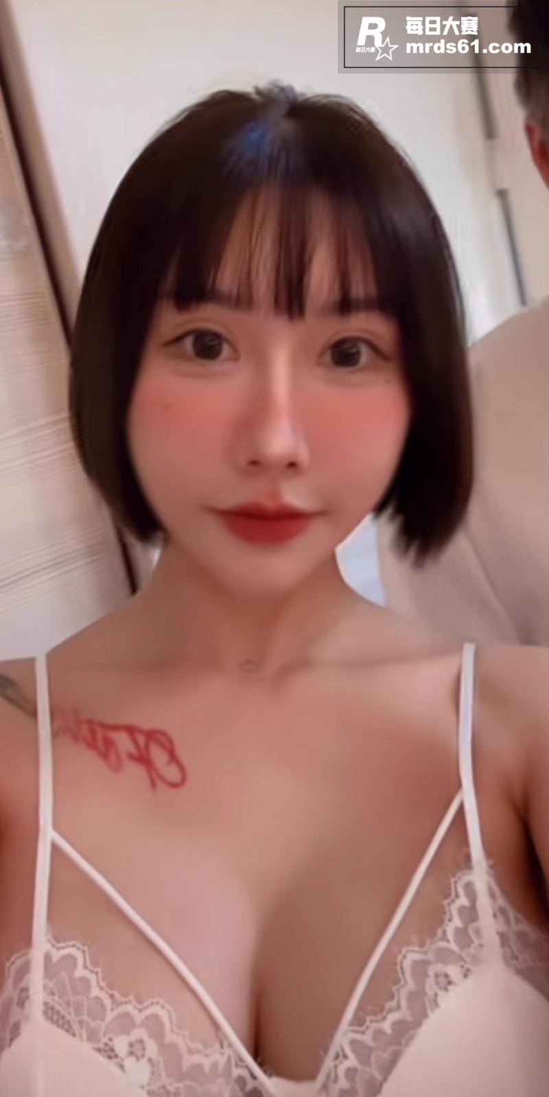 国际版抖音博主 杏妮相关图片4