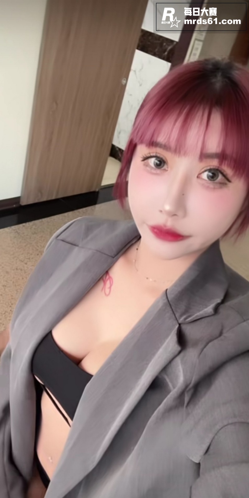 国际版抖音博主 杏妮相关图片7
