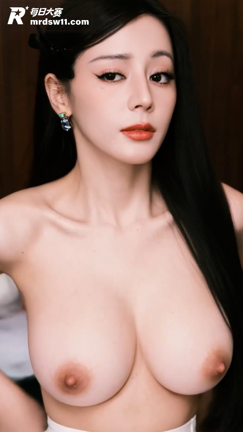 AI脱衣女明星 迪丽相关图片7