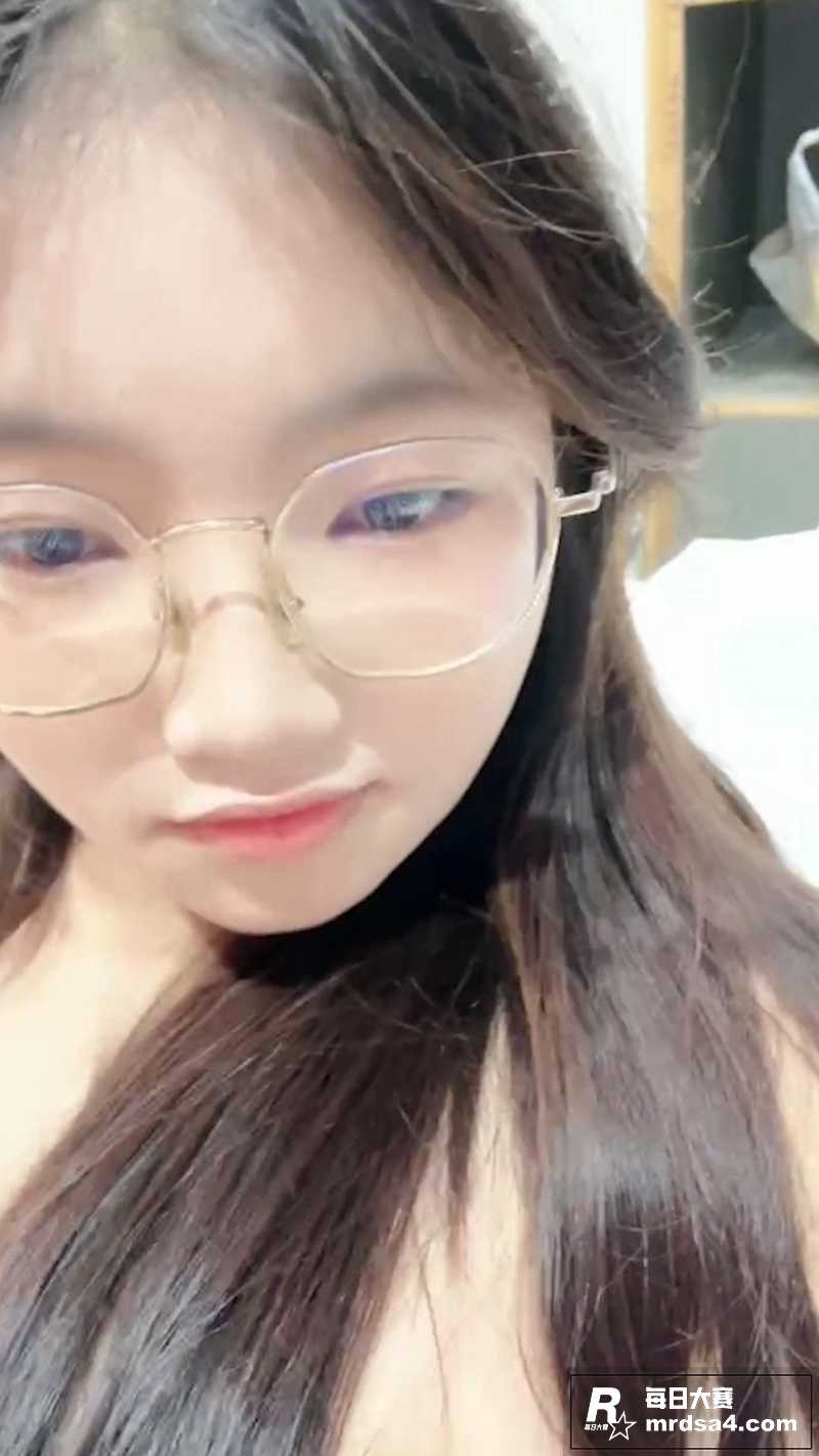 高颜值反差美少女 困相关图片1