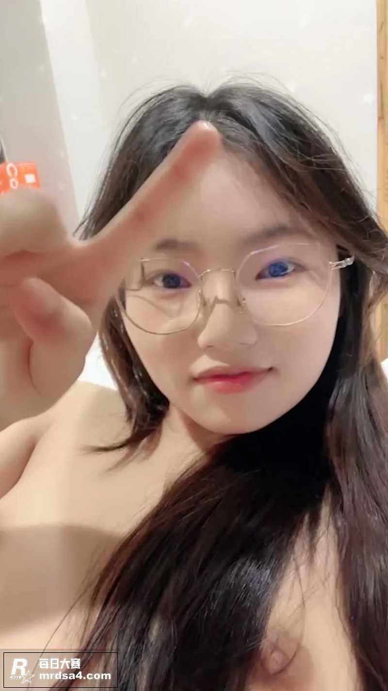 高颜值反差美少女 困相关图片3