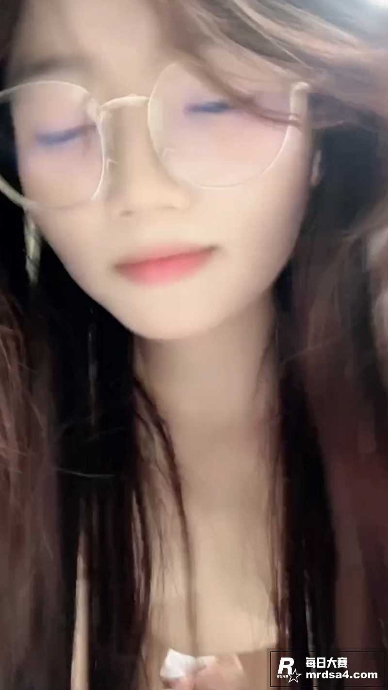 高颜值反差美少女 困相关图片5