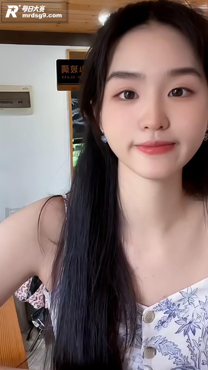 广东东莞高颜值骚货 相关图片1 广东东莞高颜值骚货 相关图片1