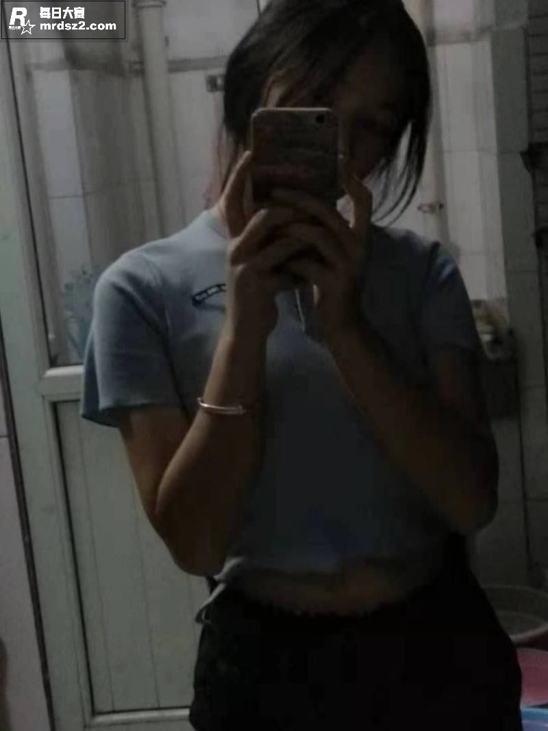 极品巨乳反差学生妹 相关图片2