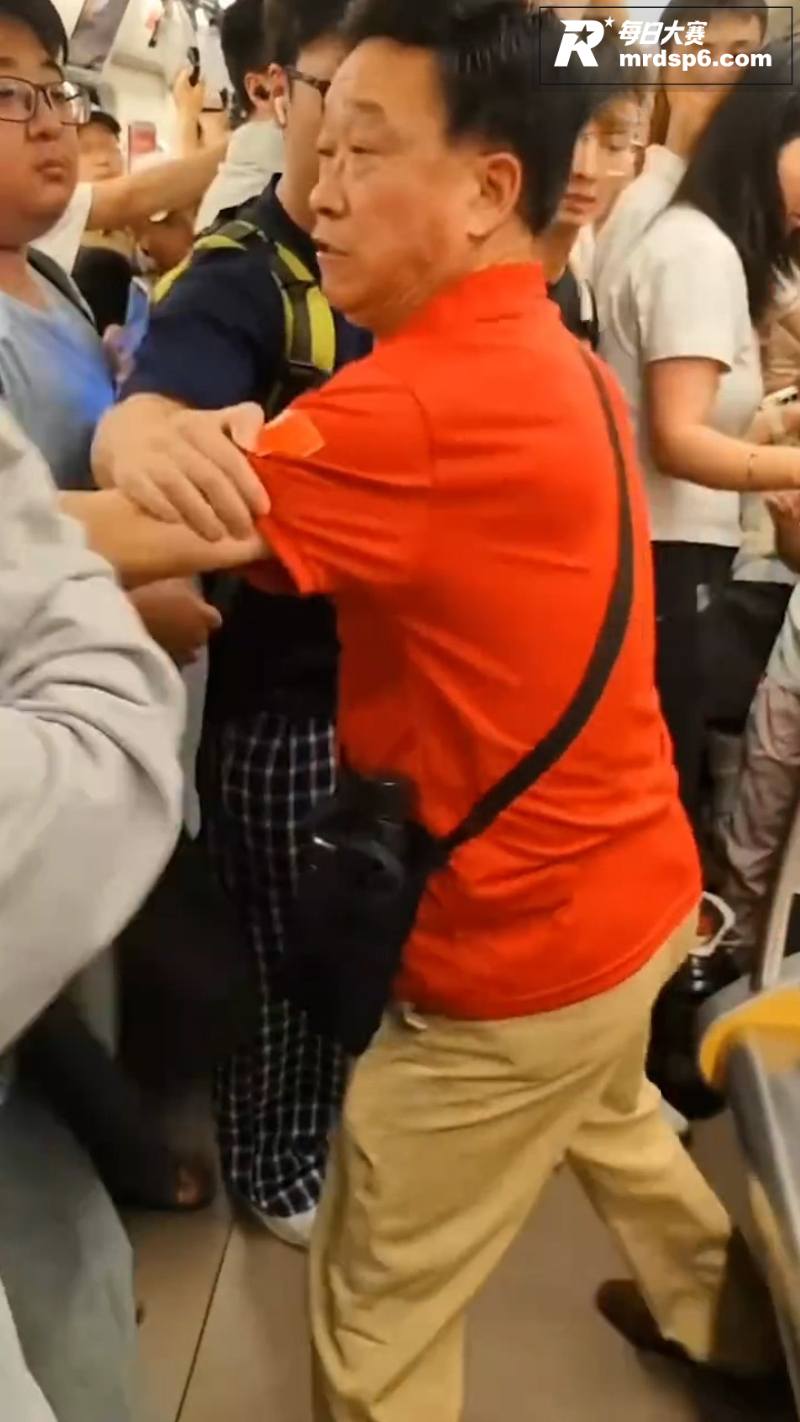 地铁爱心座之争 红衣相关图片3